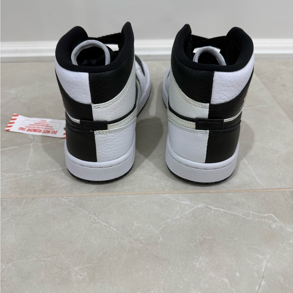 Women’s Air Jordan 1 Mid “Black/White Split - Picture 6 of 9